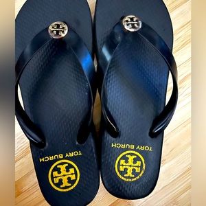 Used Tory Sandal .Black